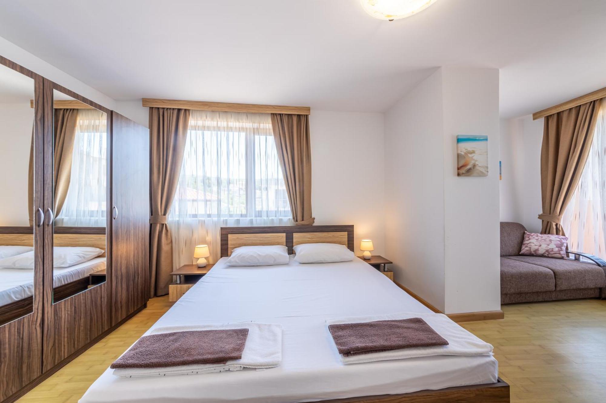 Supreme Beach Apartments Balchik Exterior photo